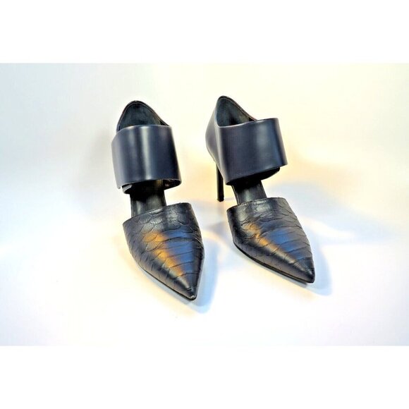 VINCE. Capri Blue Leather Heels Pointy Toe Wide Straps Women's Stilettos Sz 8.5 - Picture 1 of 11